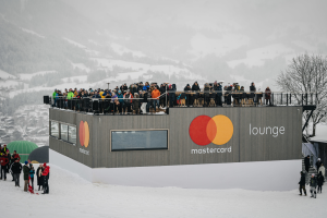 Mastercard Lounge, direkt am Zielsprung gelegen (Foto: Mastercard/Tobias Kuberski)