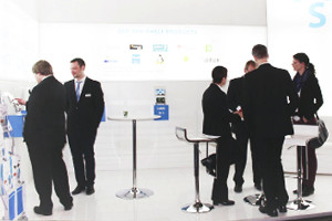 Ücker und Partner gestaltet Messestand für emtrion