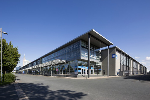 deutsche-messe-stellt-messehalle-21-als-befristete-fluechtlingsunterkunft-zur-verfuegung