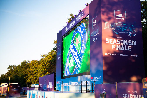 Heineken und Formula E veranstalten Elektroauto Drive-In