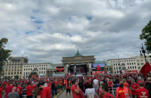 Mehrere Tausend Teilnehmer bei #AlarmstufeRot Großdemo