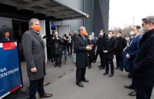 Holtmann setzt Corona-Impfzentrum in der NürnbergMesse um