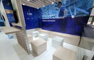 Fairnet setzt Reifenhäuser auf der Chinaplas in Szene Reifenhäuser auf der Chinaplas (Fotos: Fairnet)