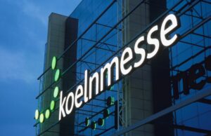 Koelnmesse Logo am Eingang Ost (Foto: Koelnmesse)