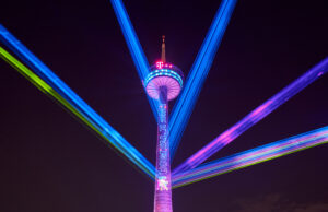 DO IT! unterstützt Telekom-Kampagne mit Projektion in Köln Projektion am Colonius (Fotos: Deutsche Telekom)