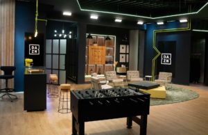 Plazamedia setzt Sendeumgebung „DAZN Space“ um DAZN Space (Foto: DAZN)