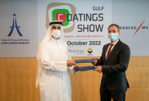 Vertragsunterzeichnung für die Gulf Coatings ShowVertragsunterzeichnung für die Gulf Coatings Show