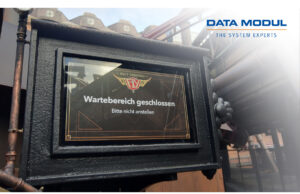 Digitales Besuchermanagement mit Displays von Data Modul (Foto: Data Modul)