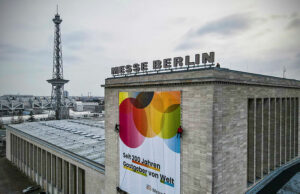200 Jahre Banner am Eingang Nord (Foto: Messe Berlin)