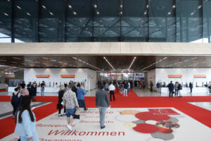 Besucher bei der ProWein 2022 (Foto: Messe Düsseldorf/ctillmann)