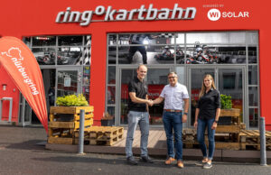 Christian Stephani mit Andre Steffens und Nadège Schmeink von Wi Solar (Fotos: Nürburgring 1927 GmbH & Co. KG)