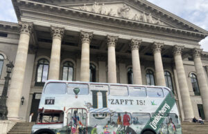 Der Underberg-Bus vor der Bayerischen Staatsoper (Foto: Semper idem Underberg AG)