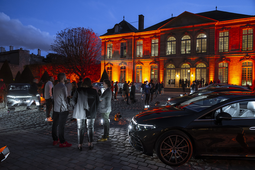 Mercedes-Benz öffnet die „magische Garage“ in Paris (Fotos: Mercedes-Benz)
