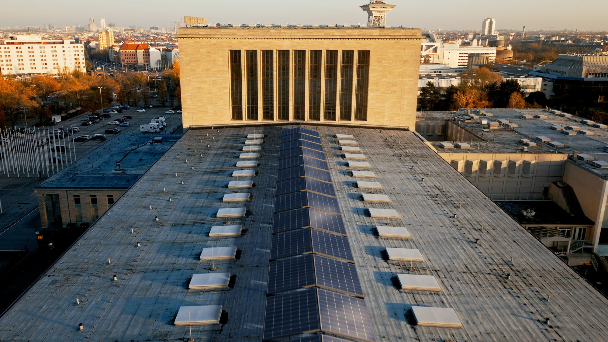 Solarzellen auf Messedächern (Fotos: Messe Berlin GmbH)