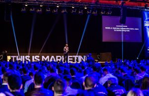Marcel Knopf auf der „This Is Marketing“-Bühne (Foto: Fastlane Marketing GmbH)