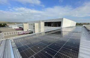 mac. brand spaces nimmt Photovoltaikanlage in Betrieb Photovoltaikanlage auf dem mac-Dach (Foto: mac. brand spaces GmbH)