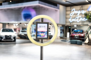 Installation in der BMW Welt (Fotos: BMW)