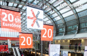 Messeeingang zur EuroShop (Foto: Visuals United AG/W. & L. Jordan GmbH)