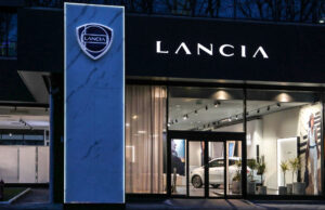 Lancia eröffnet ersten Flagshipstore im neuen Markenauftritt Neuer Lancia Flagshipstore (Fotos: Stellantis)