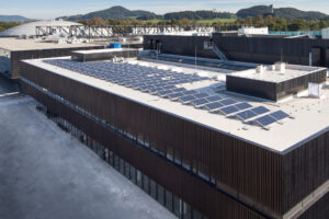 Photovoltaikanlage auf der Halle 1 (Foto: Christof Reich)