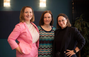 Christina Schirmbrand, Saskia Wallner und Ina Lins (von links, Foto: Ketchum/Minou Nekolny)