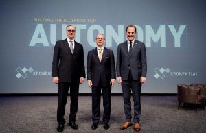 Wolfram N. Diener, Brian Wynne (President & CEO, AUVSI) und Dr. Stephan Keller (von links, Foto: AUVSI)