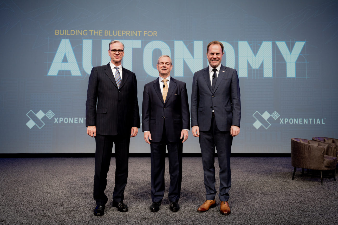 Wolfram N. Diener, Brian Wynne (President & CEO, AUVSI) und Dr. Stephan Keller (von links, Foto: AUVSI)
