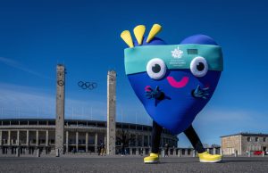 Special Olympics-Maskottchen vor dem Olypiastadion (Foto: Special Olympics World Games Berlin 2023/Tilo Wiedensohler)