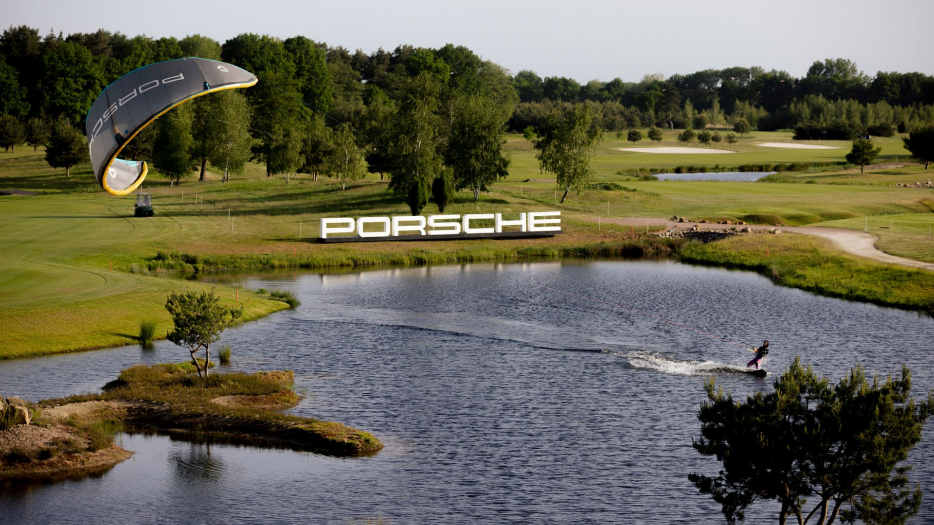 Kite Surfing bei den Porsche European Open 2023 (Foto: Porsche)