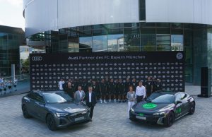 Fahrzeugübergabe auf der Audi Piazza (Fotos: Audi AG)