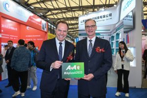 Dr. Stephan Keller und Wolfram N. Diener (Foto: Messe Düsseldorf)