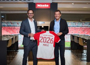 Dr. Axel Kniehl und Andreas Jung (von links, Foto: FC Bayern München)