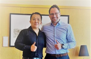 Fan Li mit Marc Matern (von links, Foto: E3 World GmbH)