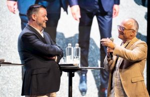 Christoph Kamber übergibt an Christian Künzli (von links, Foto: Expo Event)