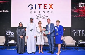 Dr. Mario Tobias und Franziska Giffey bei der Vertragsunterzeichnung in Dubai (Foto: Messe Berlin)