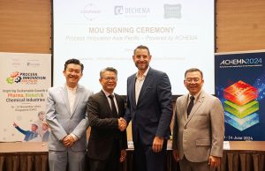 Vertragsabschluss zur Process Innovation Asia Pacific (Foto: Dechema)