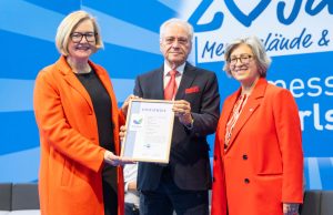 Britta Wirtz, Bernd Bechtold und Jenny Geis (von links, Foto: Jürgen Rösner/Messe Karlsruhe)