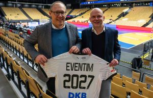 CTS Eventim weitet Handball-Partnerschaften aus Mark Schober mit Throsten Stanko von CTS Eventim (von links, Foto: DHB/Laurin Melms)