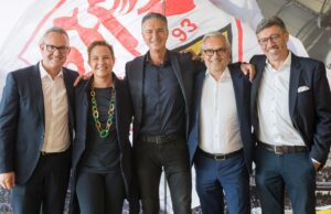 Alexander Wehrle (VfB Stuttgart), Britta Seeger (Mercedes-Benz), Lutz Meschke (Porsche), Dr. Ralf Hofmann (MHP) und Claus Vogt (VfB Stuttgart) (von links, Foto: Porsche AG)