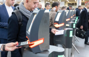 Eingang zur productronica im November 2023 (Foto: Messe München GmbH)