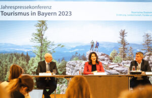 Michaela Kaniber bei der Jahrespressekonferenz Tourismus 2023 (Foto: Stefanie Büchl/StMELF)