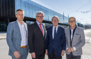 Alexander Kribus, Bürgermeister Harald Preuner, Wilfried Haslauer und WKS Präsident Peter Buchmüller (von links, Foto: Land Salzburg)