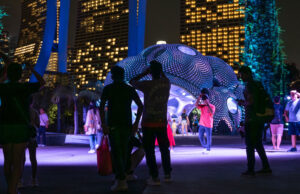 Skulptur von Marc Fornes in Singapur (Fotos: Porsche AG)