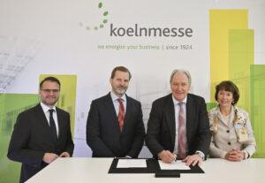 Andreas Feicht (RheinEnergie AG), Patrick Lammers (E.ON), Gerald Böse und Henriette Reker (von links, Foto: Koelnmesse)