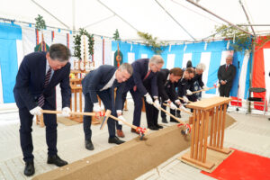 Spatenstich für den Schweizer Pavillon in Yumeshima Osaka (Foto: Präsenz Schweiz)