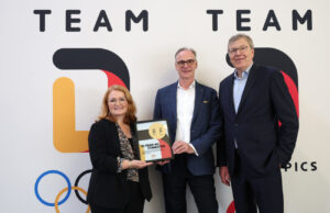 Claudia Wagner mit den Düsseldorfer Messechefs Wolfram N. Diener und Erhard Wienkamp (vonb links, Foto: Team Deutschland)