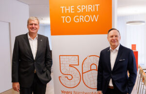 CEO Peter Ottmann mit Dirk Blum, Mitglied des Executive Boards (von links, Foto: NürnbergMesse/Ralf Rödel)