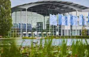 Haupteingang der Messe München (Foto: Messe München)