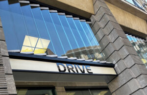 Außenaufnahme der Location Drive. Volkswagen Group Forum (Foto: Bundeskonferenz Veranstaltungswirtschaft)