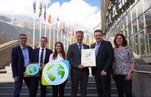 Andrä Stigger (Geschäftsführer Klimabündnis Tirol), Bernhard Zotz (Betriebsleiter Congress Innsbruck und Prokurist CMI), Anastasia Zangerl (Nachhaltigkeitsbeauftragte CMI), Hansjörg Stern (Betriebsleiter Messe Innsbruck und Prokurist CMI), René Zumtobel (Obmann Klimabündnis Tirol und Klimaschutz-Landesrat), Patricia Erler (Koordinatorin Kommunikation Klimabündnis Tirol) (von links, Foto: Congress Messe Innsbruck)